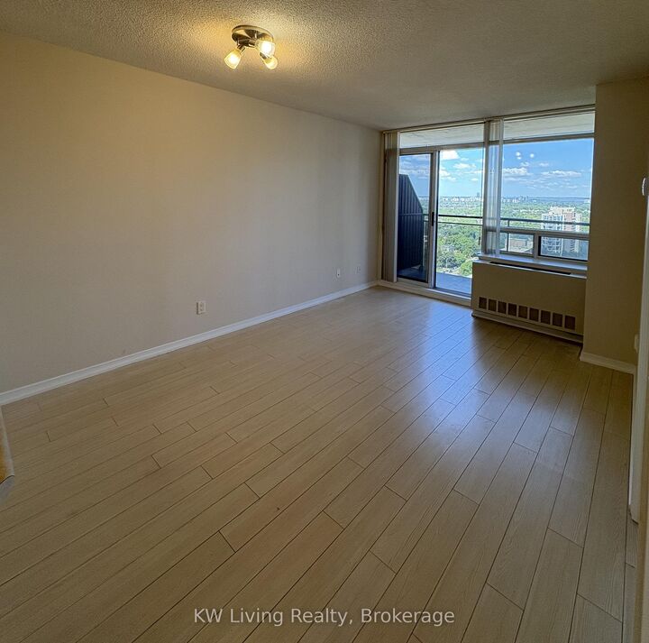 Property Photo:  155 Beecroft Road 2910  ON M2N 7C6 