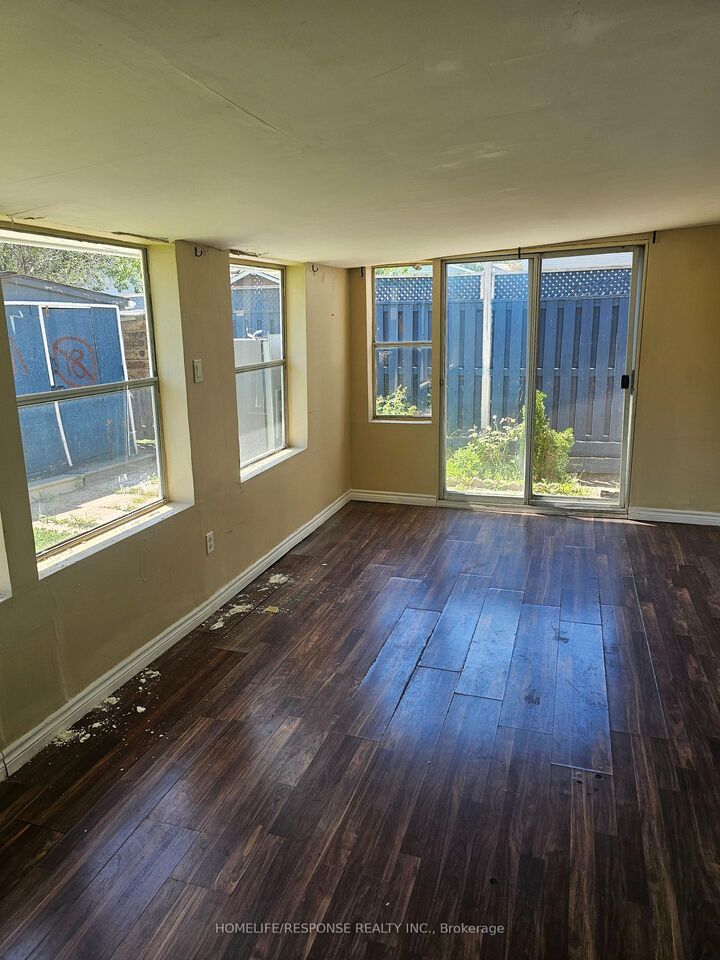 Property Photo: 6 Gold Finch Court ON L6S 2K7