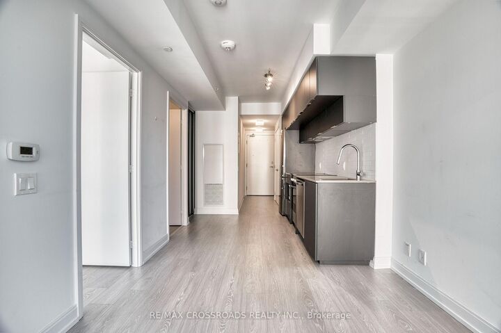 Property Photo:  181 Dundas Street E 1815  ON M5A 0N5 