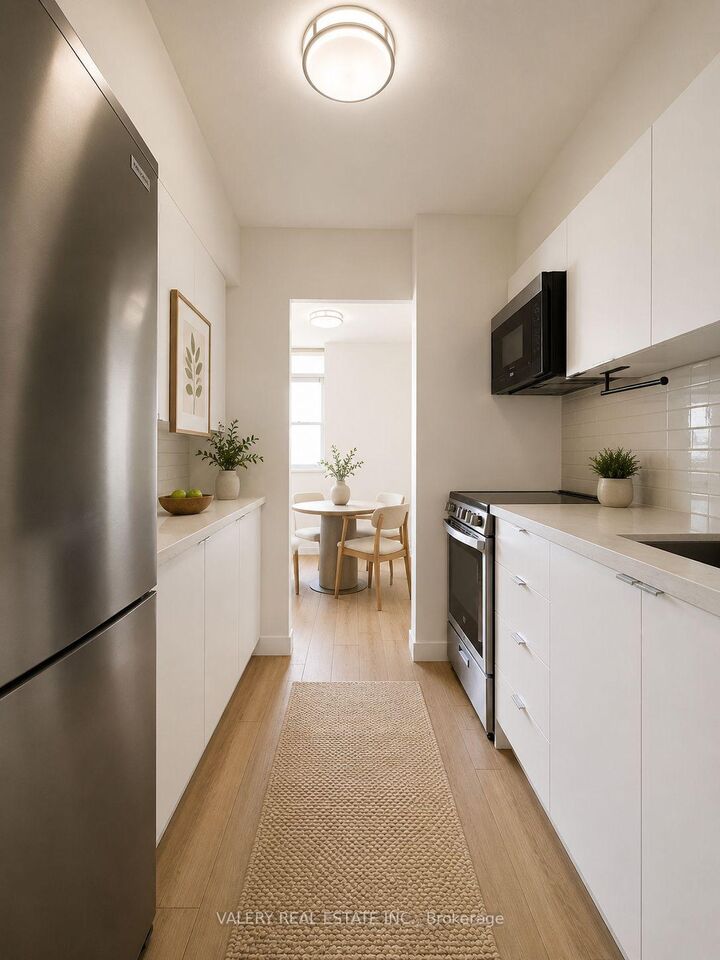 Property Photo:  70 Park Street E 407  ON L5G 1M5 