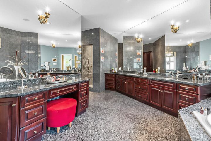 Property Photo: 7 Gilbert Drive ON L4G 6W8