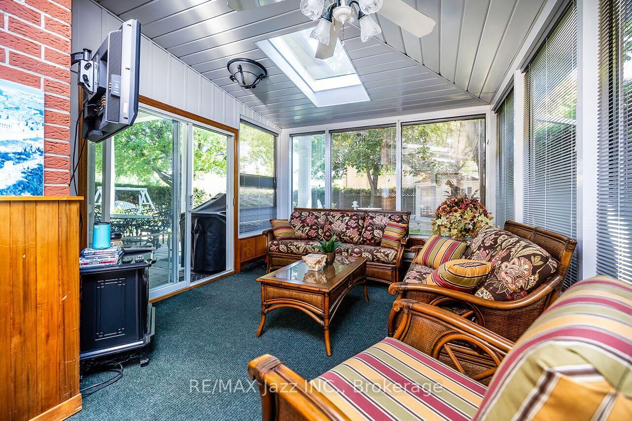 Property Photo: 89 Crestwood Road ON L4J 1A7