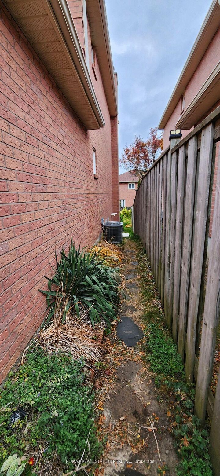 Property Photo: 15 Dagwell Crescent Basement ON L1T 3M8