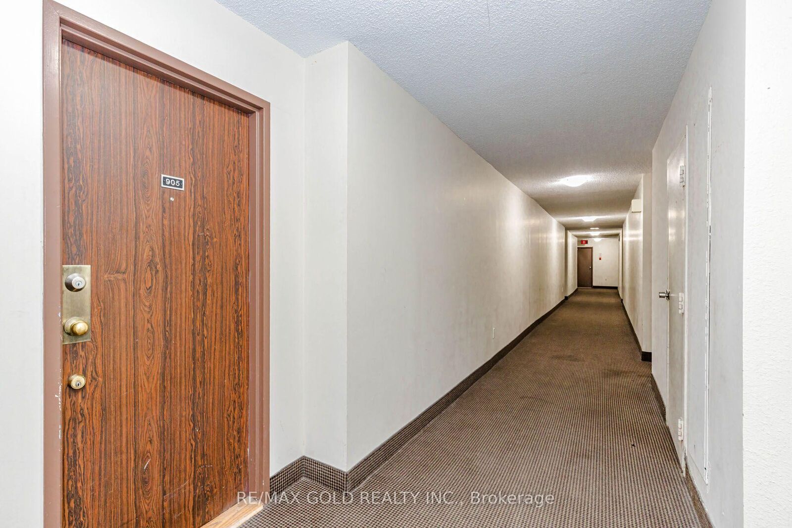 Property Photo: 17 Knightsbridge Road 905 ON L6T 3X9
