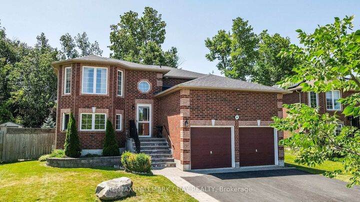 Property Photo: 94 Sandringham Drive ON L4M 7J5