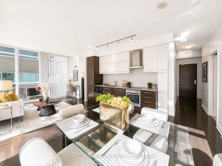 Property Photo: 770 Bay Street 601 ON M5G 0A6