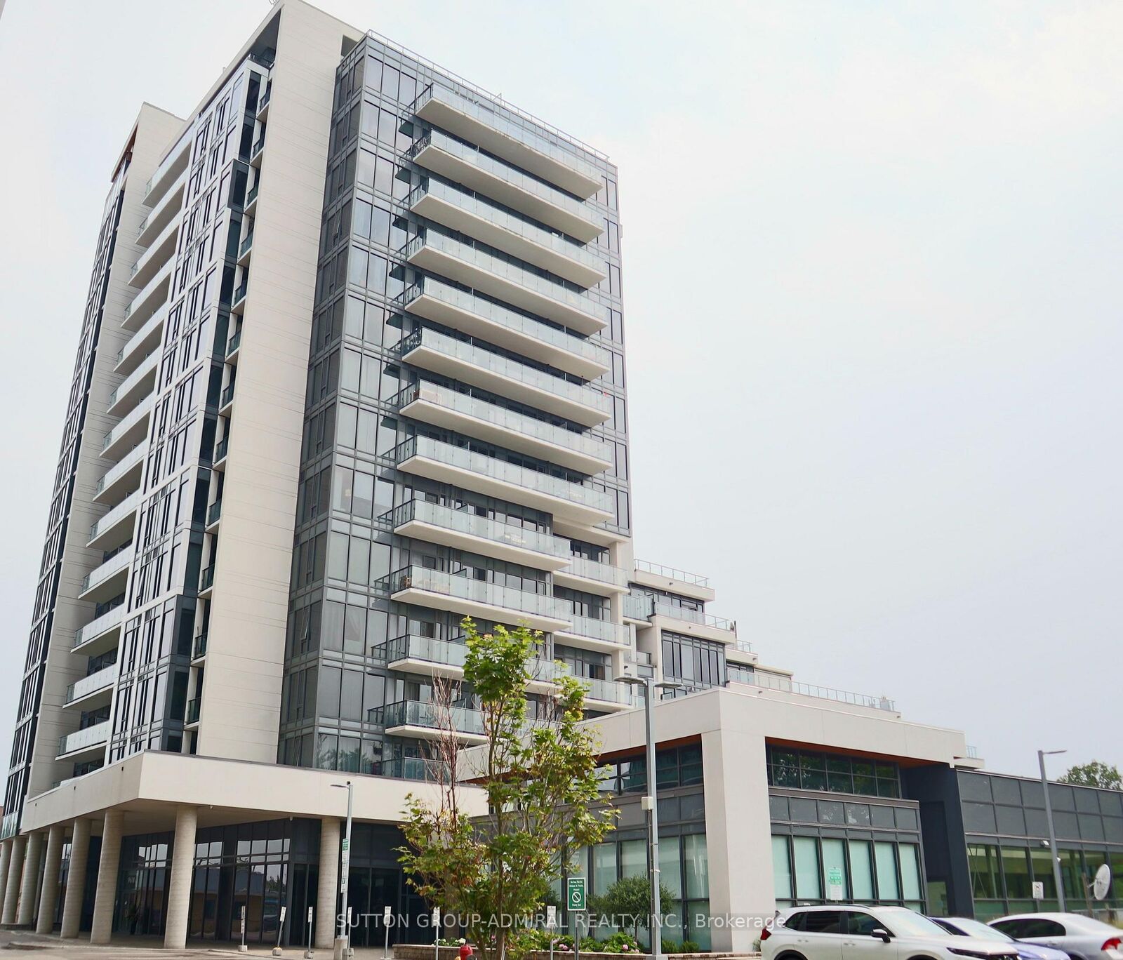 Property Photo: 9618 Yonge Street 1008 ON L4C 0X5