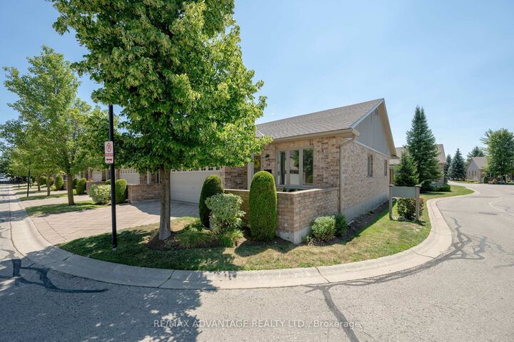 Property Photo: 620 Thistlewood Drive 39 ON N5X 0A9