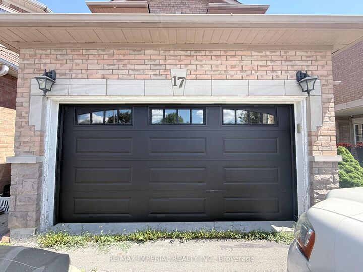 Property Photo:  17 Deerwood Crescent  ON L4E 4B8 