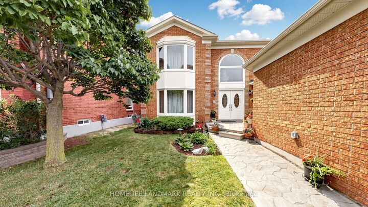 Property Photo: 2590 Ambercroft Trail ON L5M 4K3