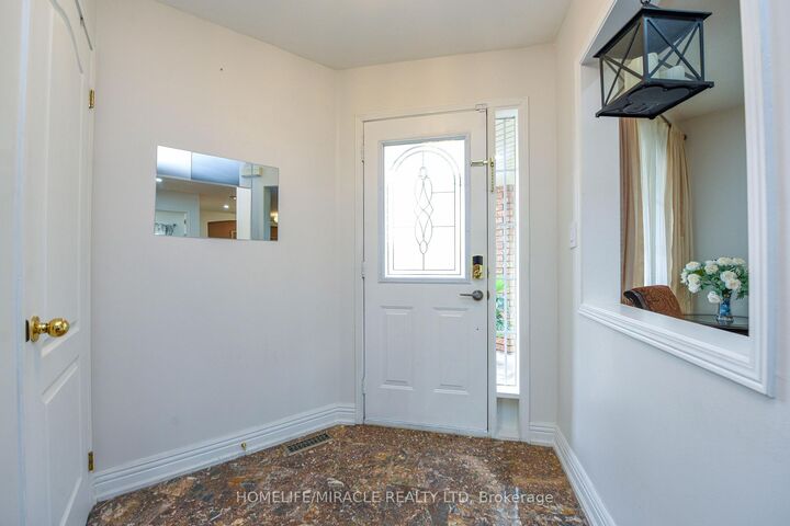 Property Photo: 113 Seclusion Crescent ON L6R 1K8