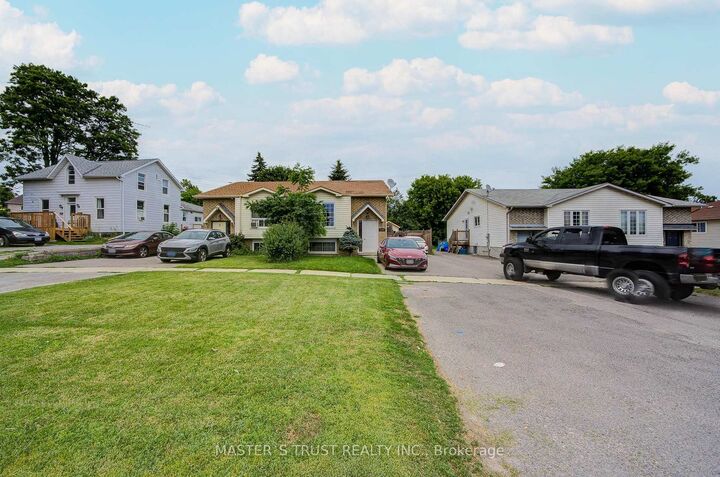 Property Photo: 1179 Simcoe Street S Unit 2 ON L1H 4M1