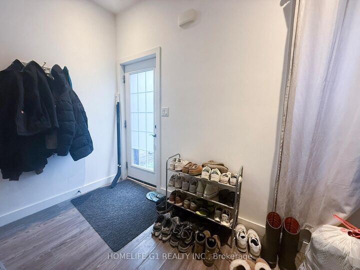 Property Photo:  286 Hunter Street W  ON L8P 1S3 
