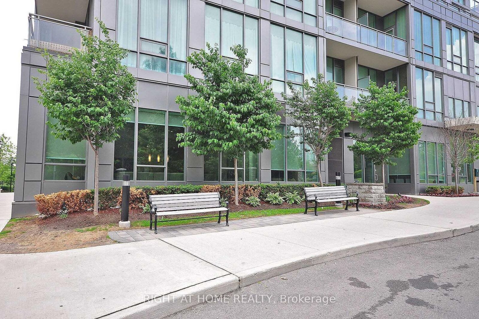 Property Photo:  3525 Kariya Drive 601  ON L5B 0C2 