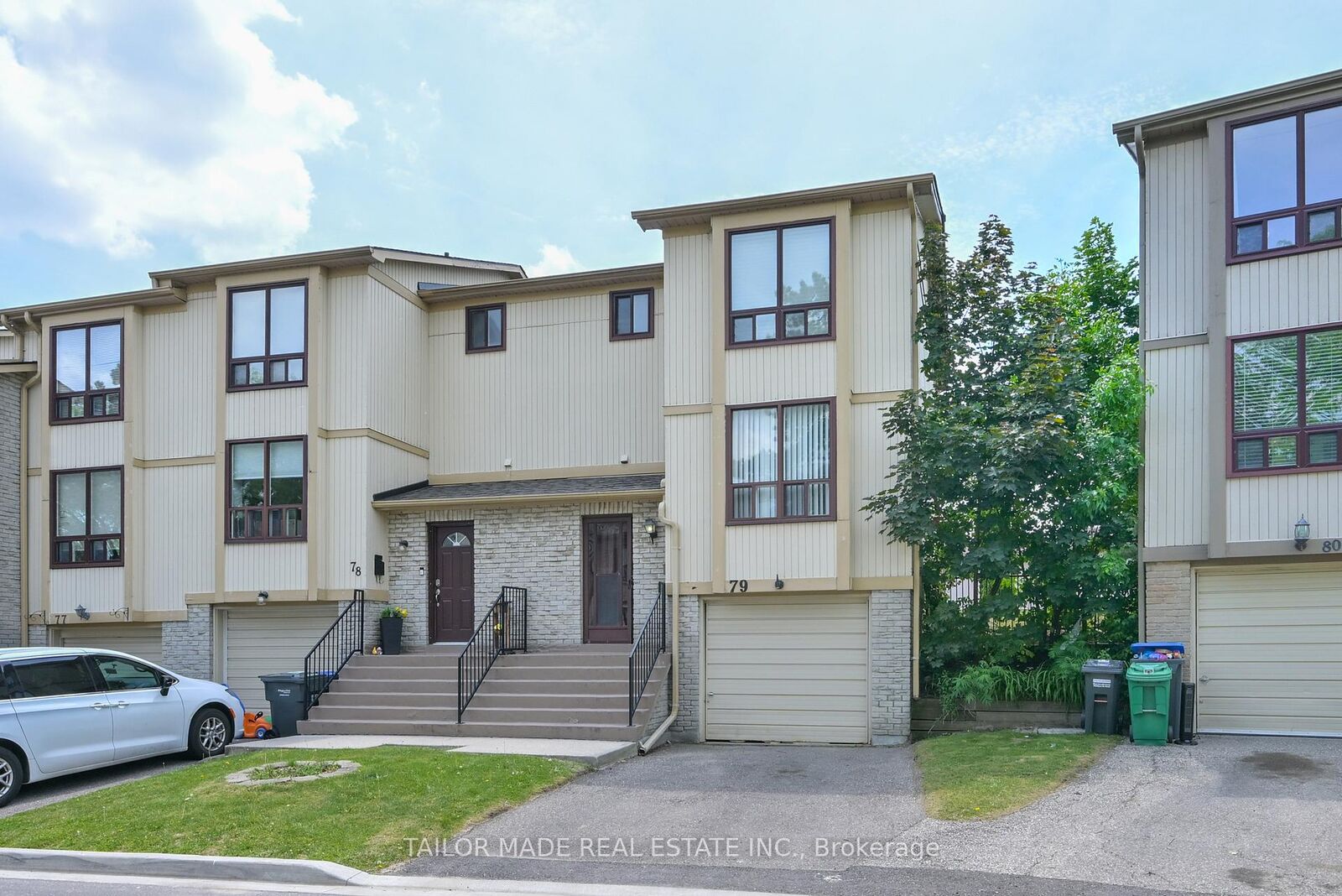 Property Photo:  79 Guildford Crescent 79  ON L6S 3K2 
