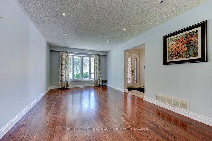 Property Photo: 868 Kowal Drive ON L5H 3T4