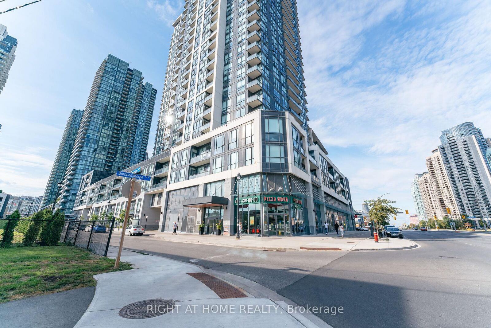 Property Photo:  4011 Brickstone Mews 4611  ON L5B 0G3 