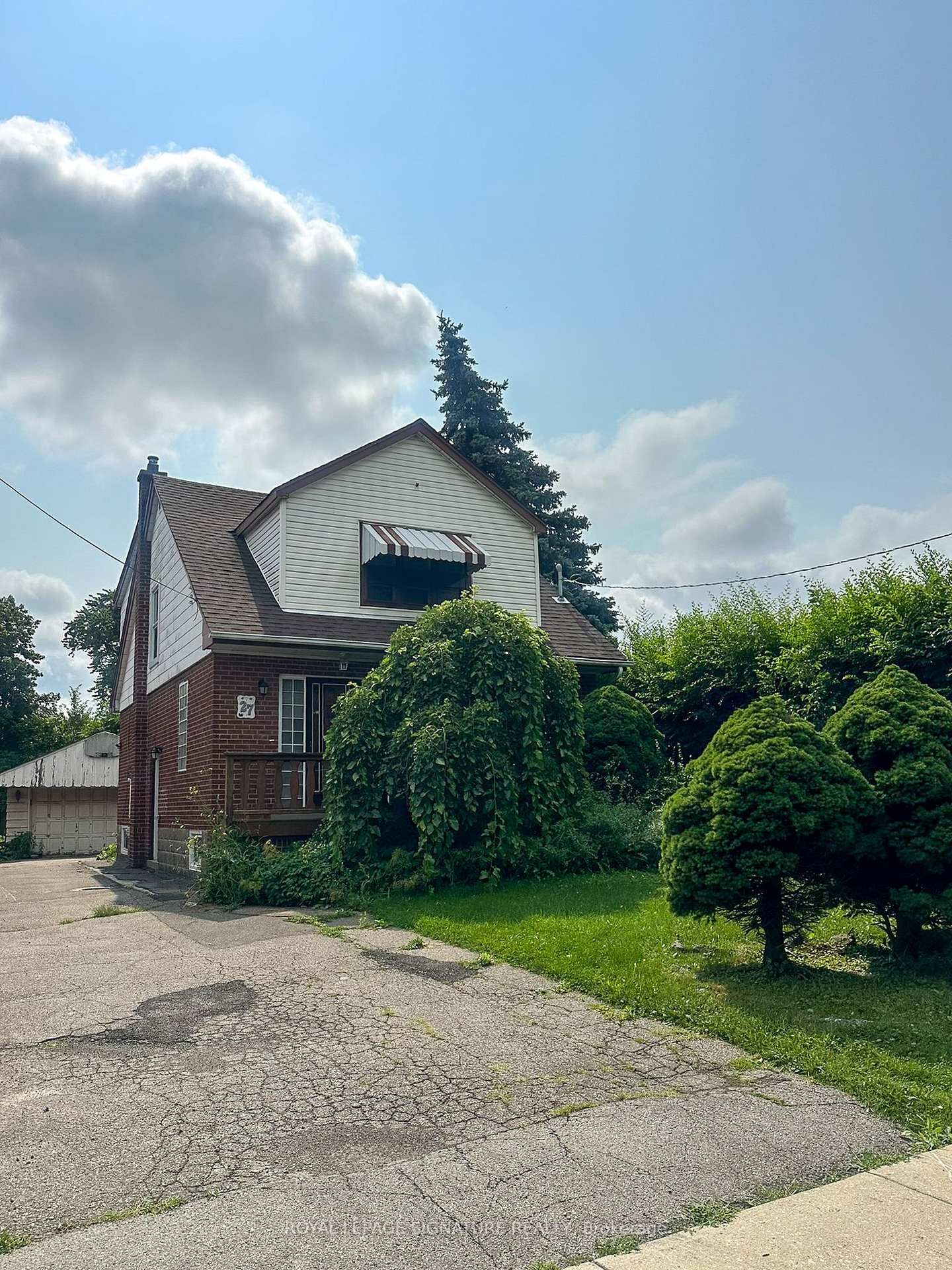 Property Photo:  27 Millen Avenue A102  ON L9A 2T5 
