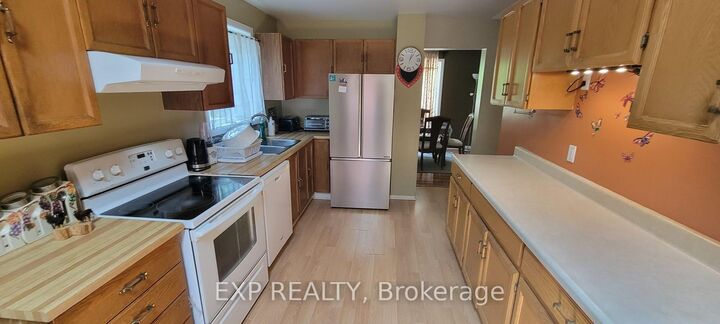 Property Photo:  796 Harlequin Crescent  ON K1E 2P3 