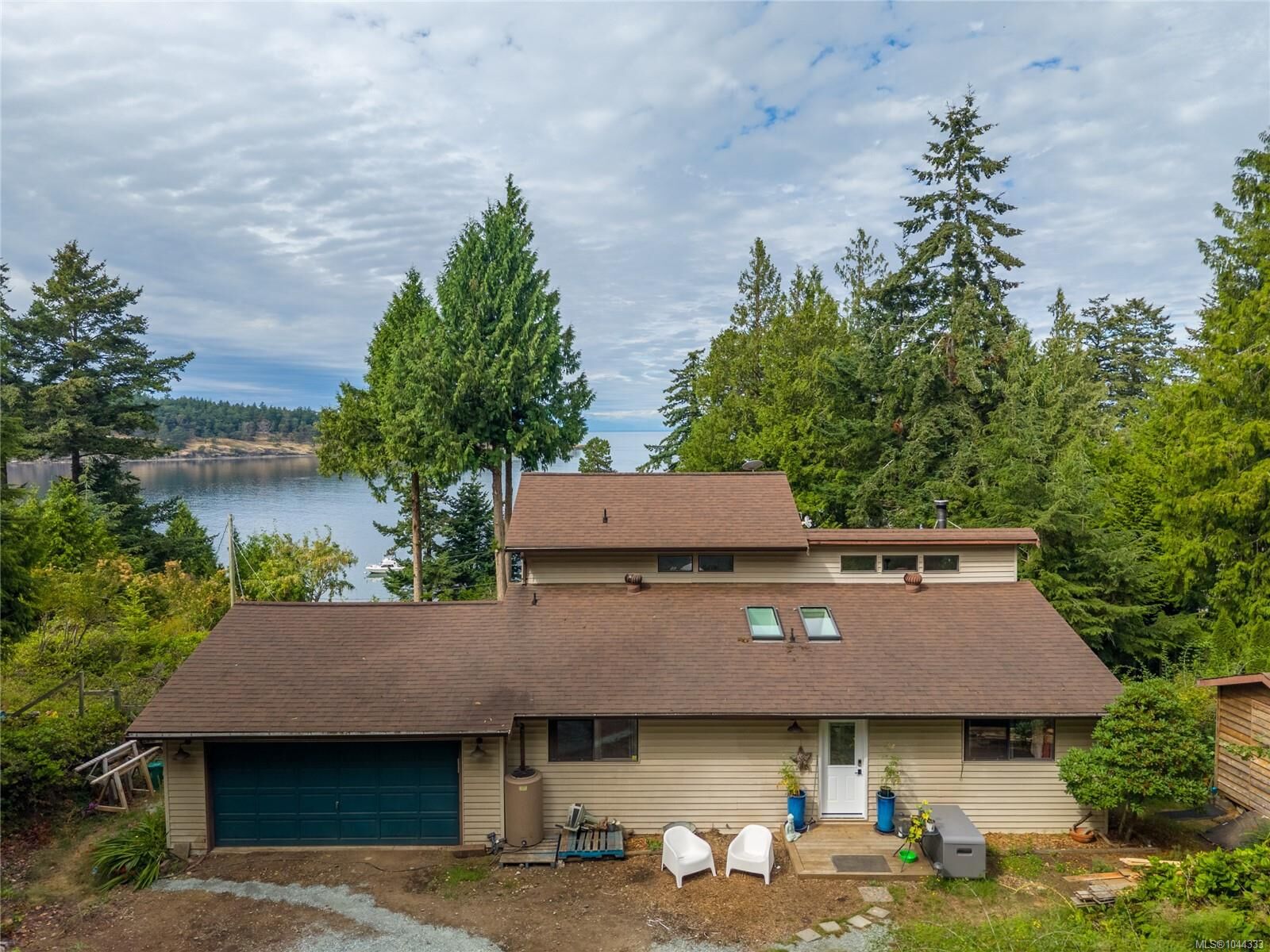 Property Photo: 696 Tumbo Channel Rd BC V0N 2Y0