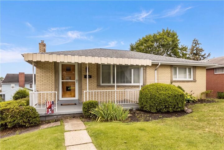 Property Photo: 620 Lafayette Dr PA 15025