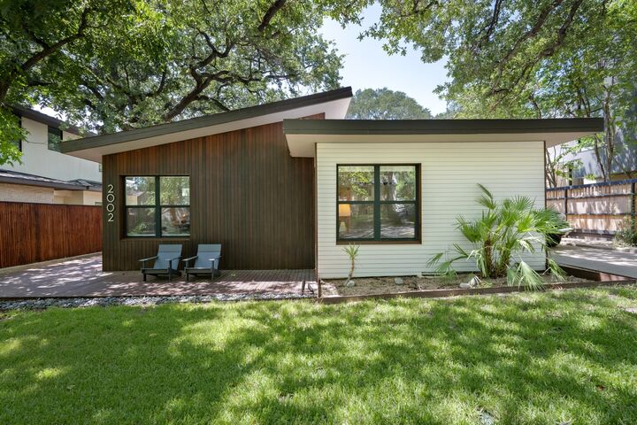 Property Photo:  2002 Meadowbrook Drive  TX 78703 