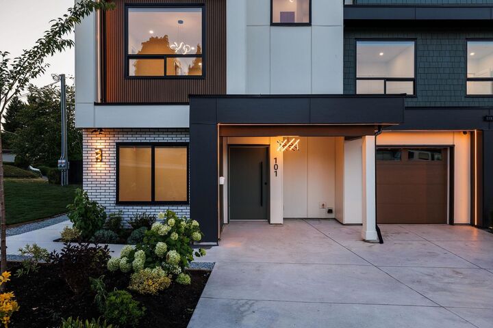 Property Photo: 11313 137 Street 101 BC V3R 2J2