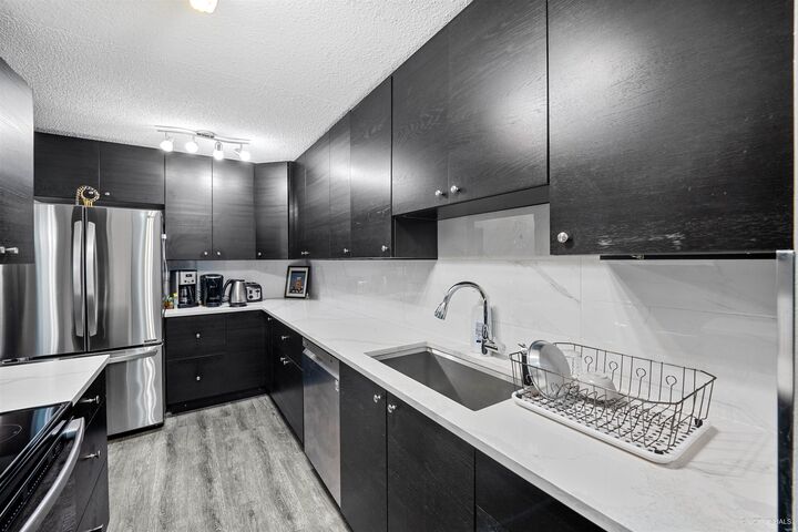 Property Photo:  2016 Fullerton Avenue 905  BC V7P 3E6 