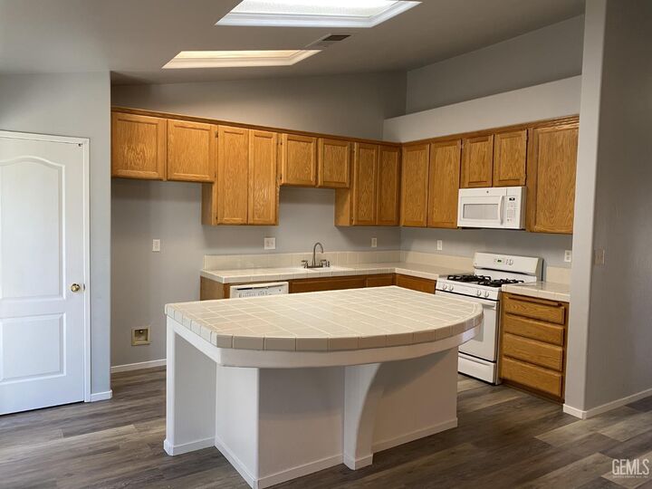 Property Photo: 10400 Starlight Peak Drive CA 93311