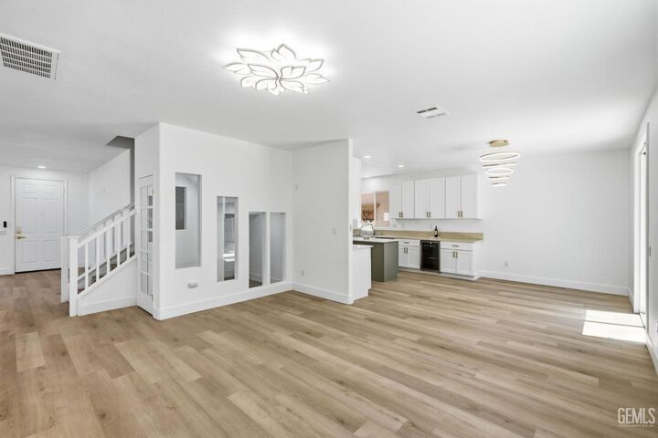 Property Photo:  112 Manzanita Lane  CA 93561 