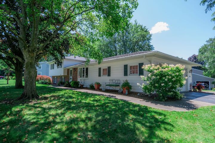 Property Photo:  128 Thorncliff Road  NY 14559 