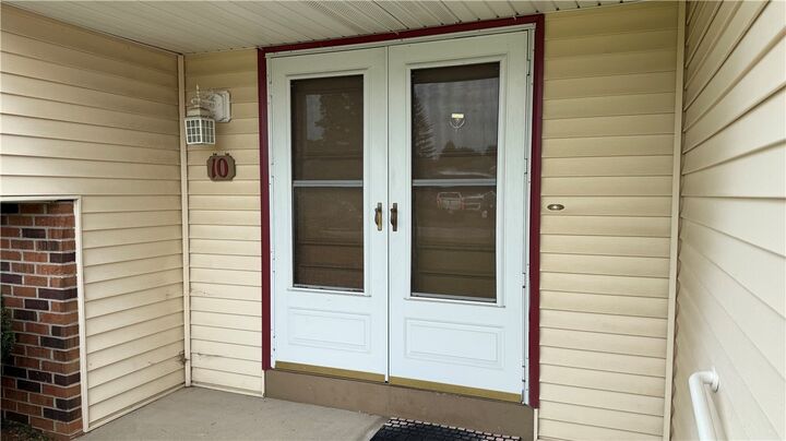 Property Photo:  10 Lightwood Lane  NY 14606 