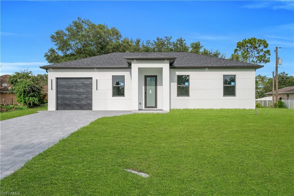 Property Photo: 1718 Hibiscus Ave FL 33972