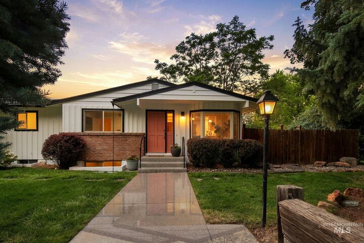 Property Photo:  820 N Argyll Dr  ID 83702 