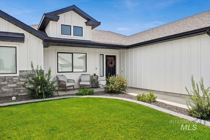 Property Photo: 1043 Vista Ave ID 83341