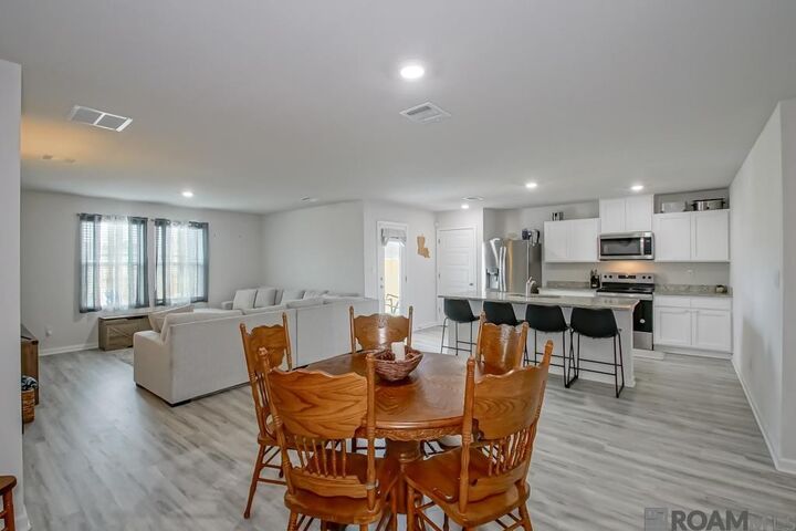Property Photo: 5430 Bachman Ct LA 70811