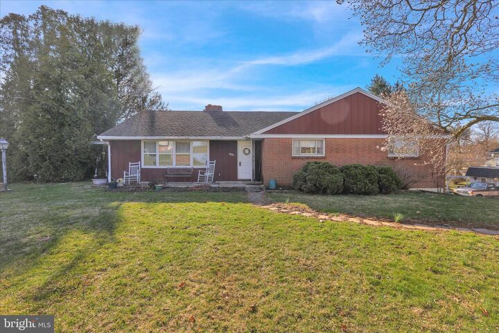 Property Photo:  2460 Honeysuckle Lane  PA 17603 
