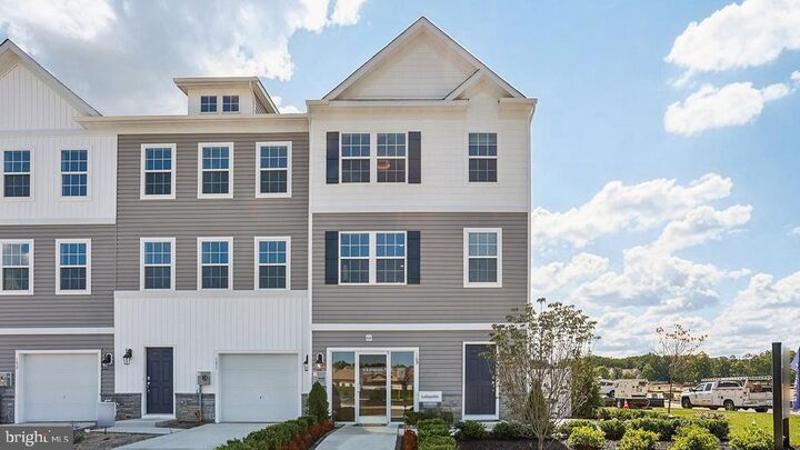 Property Photo:  122 Essex Drive  NJ 08081 