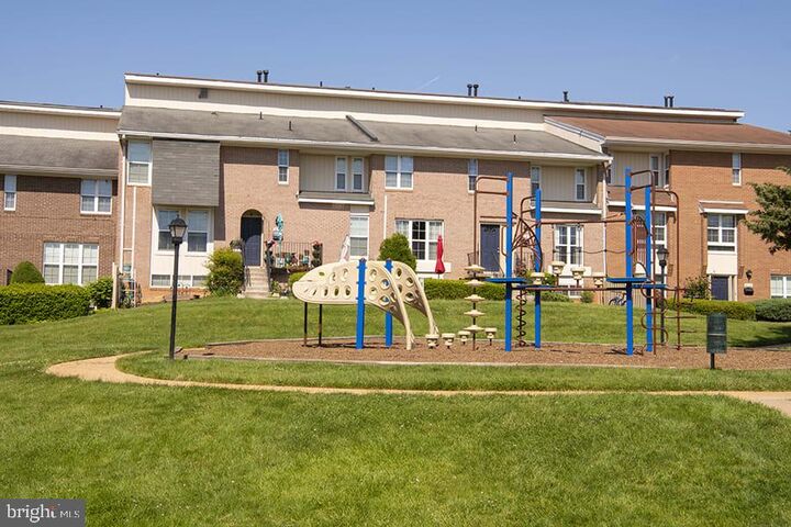 Property Photo:  1699 Yale Place 1713  MD 20850 