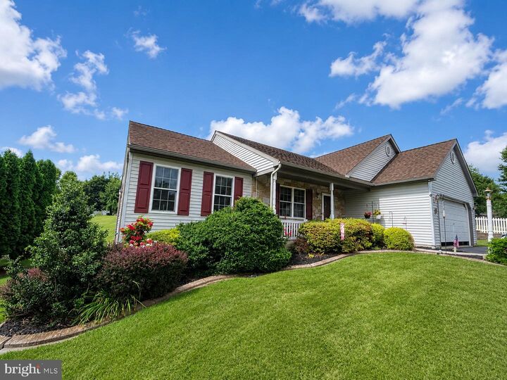 Property Photo: 68 Springhouse Drive PA 17067