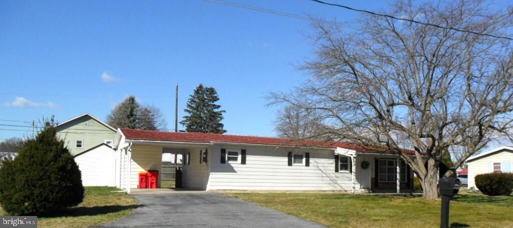 Property Photo:  301 Tichy Drive  PA 17065 