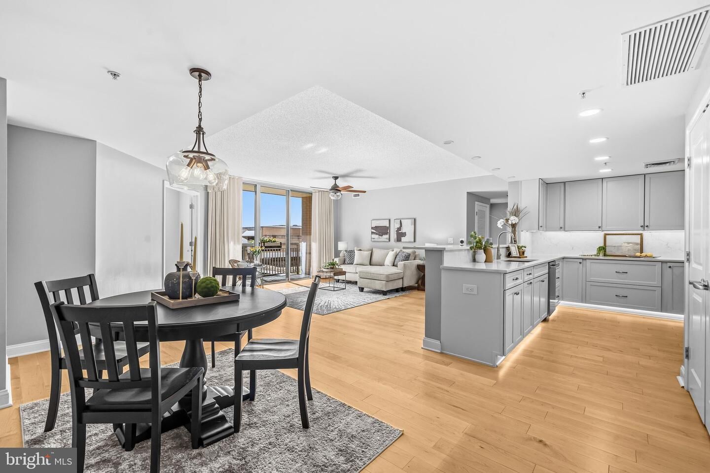 Property Photo: 1020 N Highland Street 524 VA 22201
