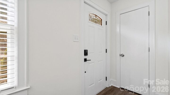 Property Photo:  914 Crestmere Street  NC 28208 