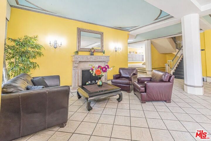 Property Photo: 5640 Franklin Ave, Unit 500 CA 90028