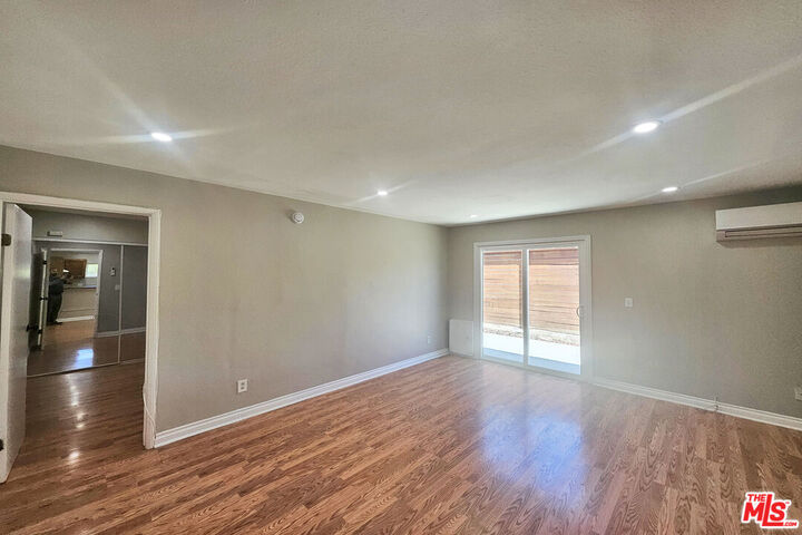 Property Photo:  6946 1/2 Jellico Ave  CA 91406 
