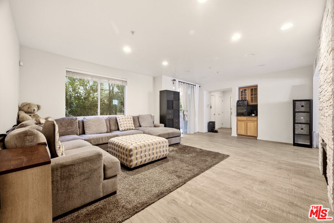 Property Photo: 1222 S Westgate Ave, Unit 104 CA 90025
