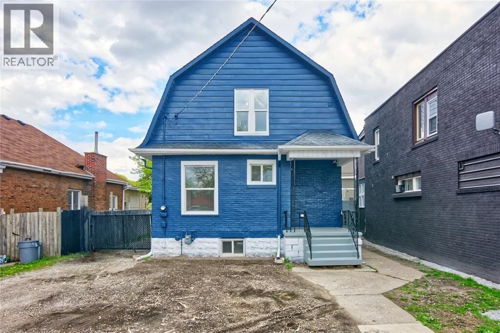 Property Photo:  272 Vidal Street South Upper  ON N7T 2T7 