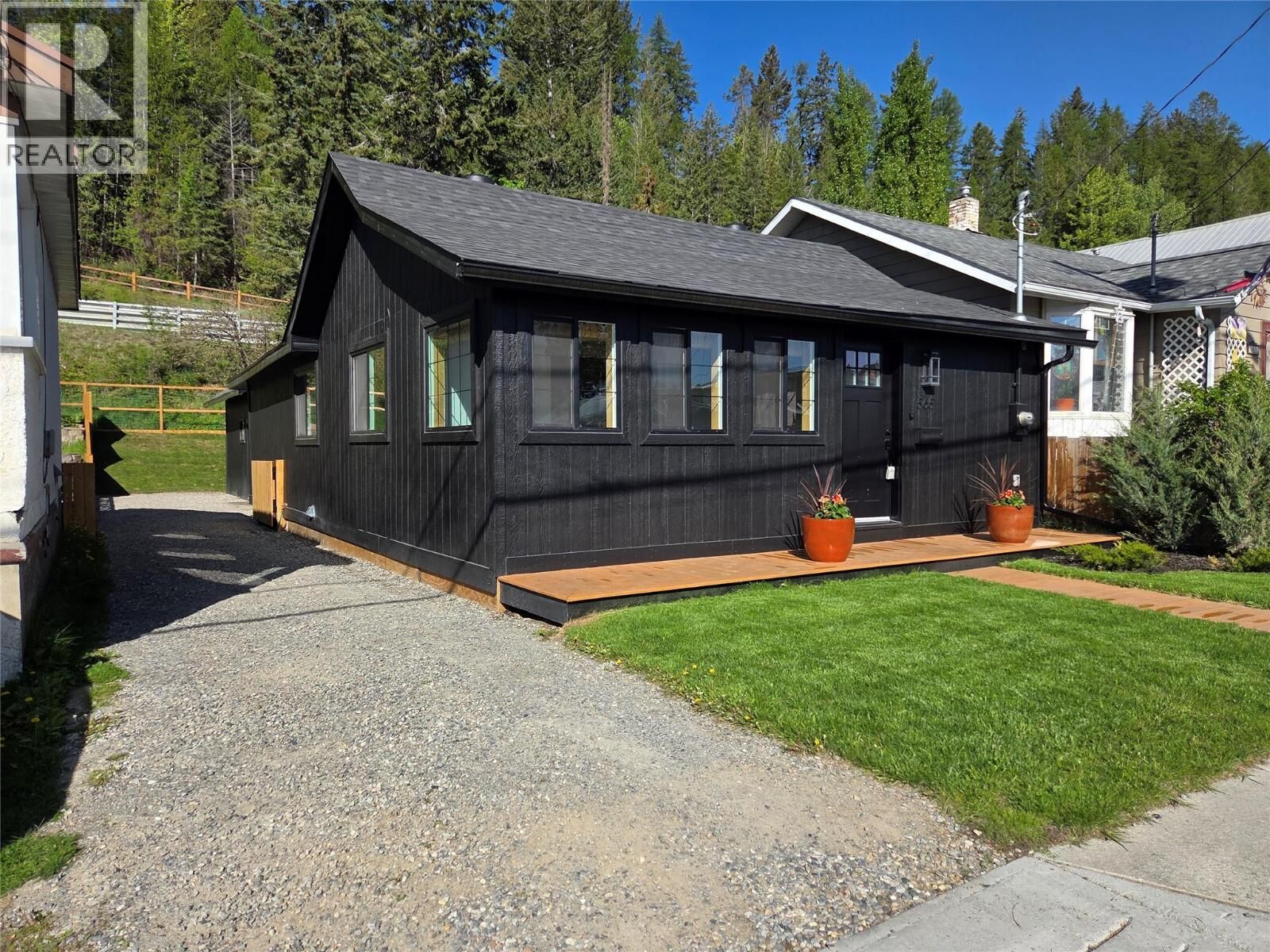 Property Photo:  565 Wallinger Avenue  BC V1A 1Z8 