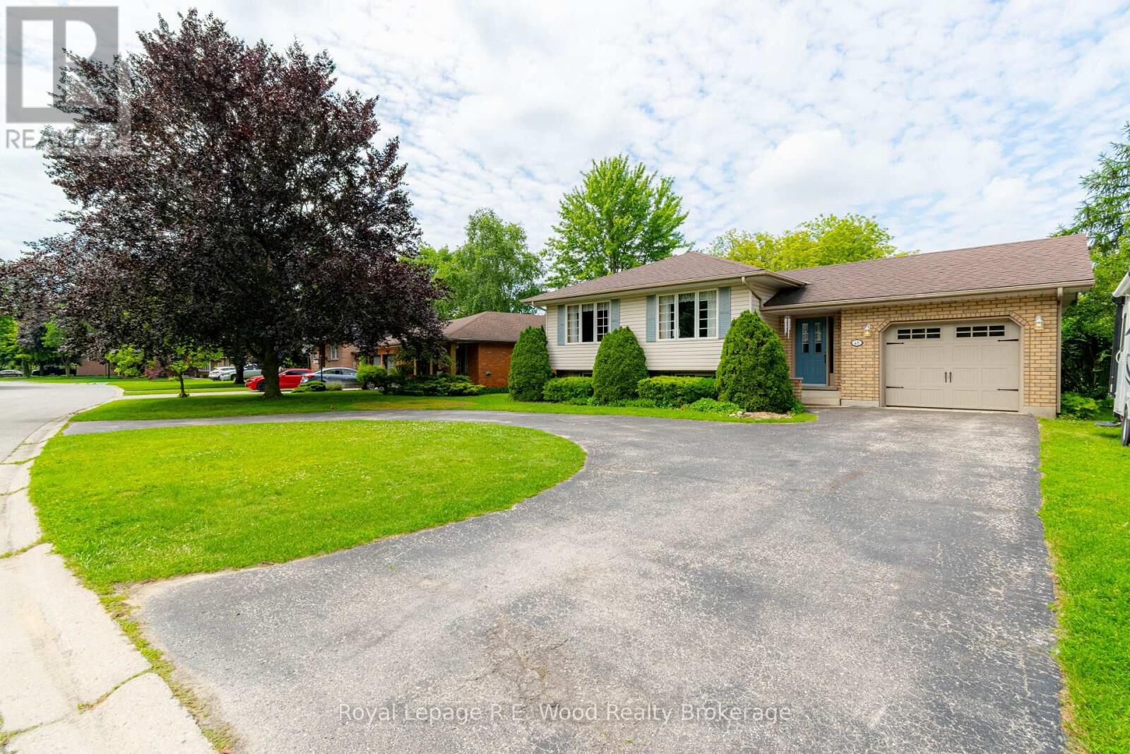Property Photo: 48 Allen Street ON N4G 4X8