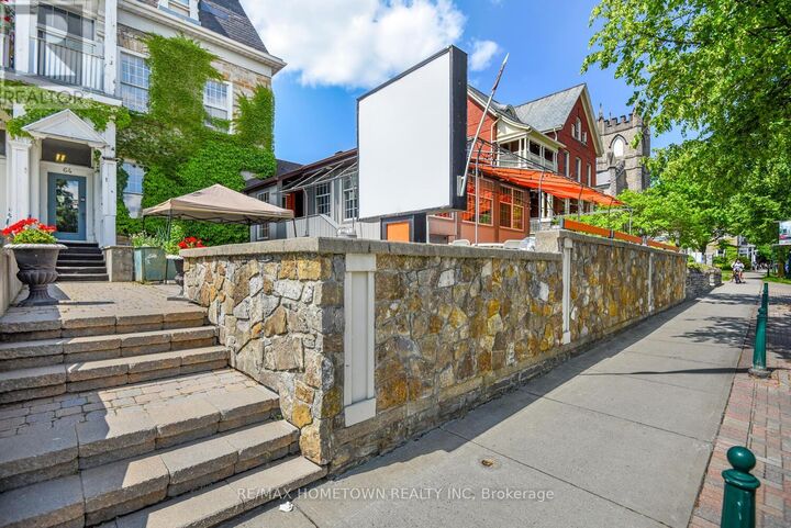 64 King Street East — photo 1